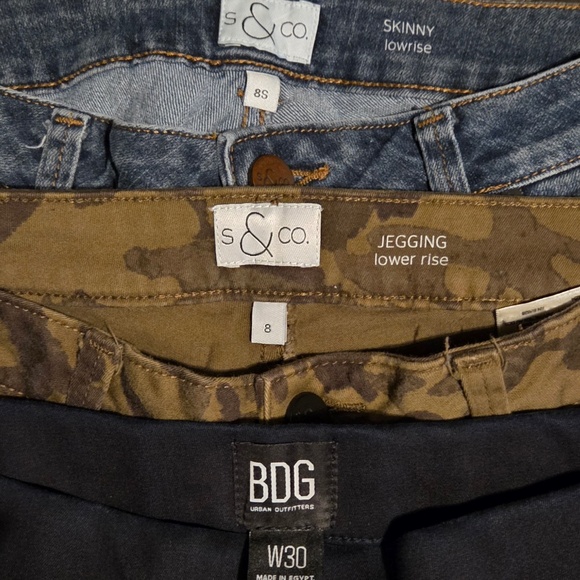 3 PAIRS OF SKINNY JEANS (CAMO/MED WASH/INDIGO) LIKE NEW CONDITION SZ 8 - Picture 4 of 4
